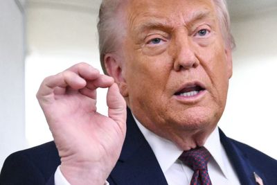 Tim Walz and Jacob Frey say Trump is withdrawing federal officers from Minnesota in wake of Alex Pretti shooting