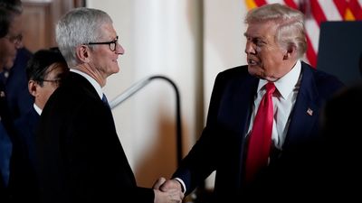 Apple Investors Call for Boycott Because of Tim Cook