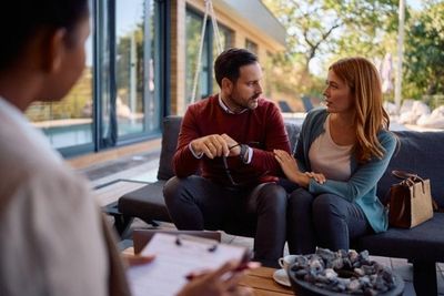 9 Signs You’re Always Explaining Yourself in the Same Relationship