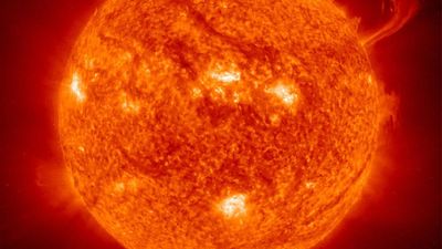 Magnetic avalanches on the sun reveal the hidden engine powering solar flares