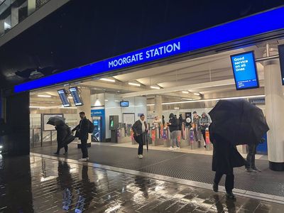 London travel news LIVE: Latest Tube and train updates as morning commuters face heavy rain