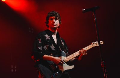 'We didn't feel particularly in competition' The Kooks tell all about Arctic Monkeys relationship