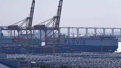 Trump threatens South Korea with tariff hike over investment delay