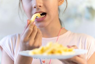 Government signals tougher crackdown on junk food advertising to children