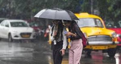 Delhi Witnesses Light to Moderate Rainfall Amid Red and Orange Weather Alerts