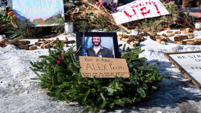 Forensic expert spots the chilling panic response and failure that led to Alex Pretti getting shot