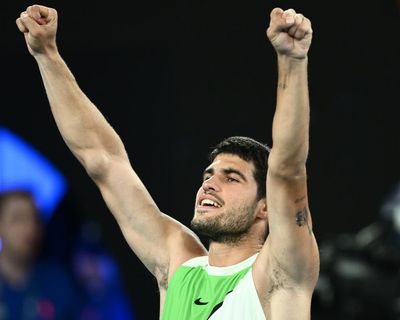 Early De Minaur onslaught not enough as Alcaraz surges into Australian Open semis