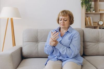 6 Anti-Inflammatory Foods to Combat “Winter Aches” During the Cold Snap