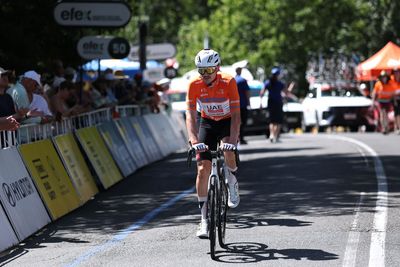 Jay Vine broke wrist in mid-race kangaroo collision, still won Tour Down Under