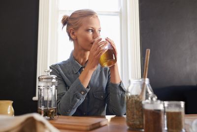 Why apple cider vinegar is better than lemon water for your gut health