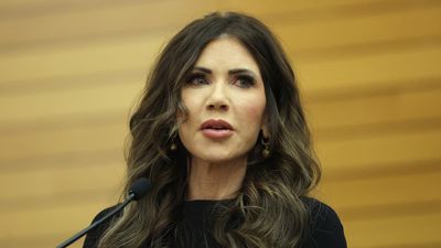 Dog-sKristi Noem on the chopping block as her attack on Alex Pretti pushes Trump’s patience to the limit