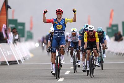 AlUla Tour: Jonathan Milan sprints to victory on stage 1 after echelons split peloton