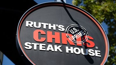 Woman ends friendship after her friend sends back a salad at Ruth’s Chris — for a reason so absurd, it’s almost impressive