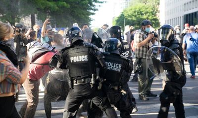 Ecuadorian Consulate Chaos as ICE Agent Tried to Force Entry in Minneapolis Diplomatic Standoff