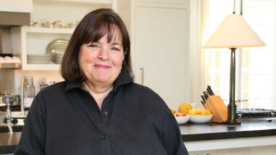 Ina Garten Proves a Mantel Isn’t Necessary – Her Minimalist Fireplace is Quietly Redefining Modern Home Design