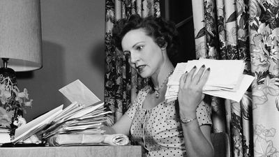 Betty White Used A Serene and Inviting Pattern in Her '50s Living Room – 72 Years Later, It's Still On-Trend