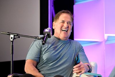 Billionaire Mark Cuban spends hours reading 1000 emails a day on 3 devices—yet he's telling Gen Z to shut their phones, get outside and have more fun