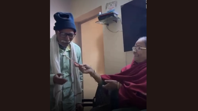 An elderly man’s simple gesture for his wife is a reminder of what love looks like after a lifetime