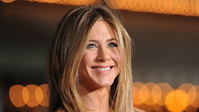 The ’70s Bathroom Lighting in Jennifer Aniston’s Home That Turned a Simple Powder Room Into a Spa-Worthy Retreat