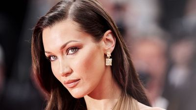 Sorry, Everyone Who Said Gray Living Rooms Are Outdated – Bella Hadid Brought This Neutral Back, And Her Look Is Timeless