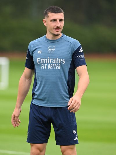 Arsenal agree third deal of January transfer window as young defender nears move