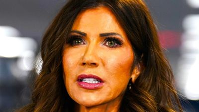 ‘Zero discipline’: Embattled Kristi Noem points rifle at ICE agent’s head, gun safety experts wince