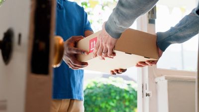 A healthcare scam unraveled after two misdelivered packages were tossed out. Then an alleged ‘parcel mule’ came knocking