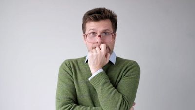 9 Behaviors That Make You Look Less Confident Than You Actually Are