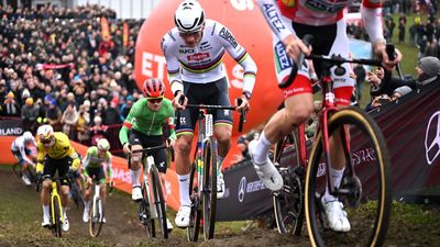 Tubulars rule in cyclo-cross, but are tubeless tyres going to make them extinct in the next few years? Here's what two pro mechanics think