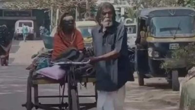 75-year-old Babu Lohar travels 300 km by rickshaw to give paralysed wife life-saving treatment