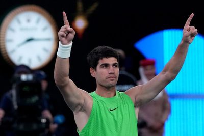 Carlos Alcaraz battles past Alexander Zverev in epic Australian Open semi-final