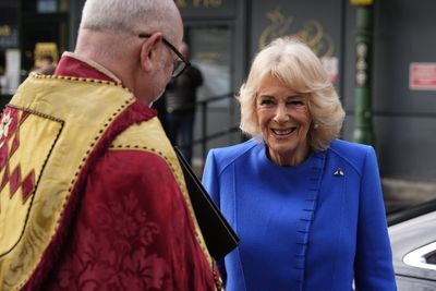 Queen arrives for memorial service celebrating Dame Jilly Cooper’s life