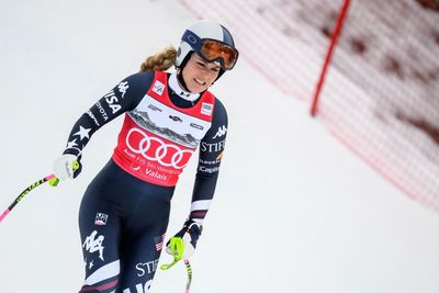 Lindsey Vonn airlifted from course after crash in final downhill before Olympics