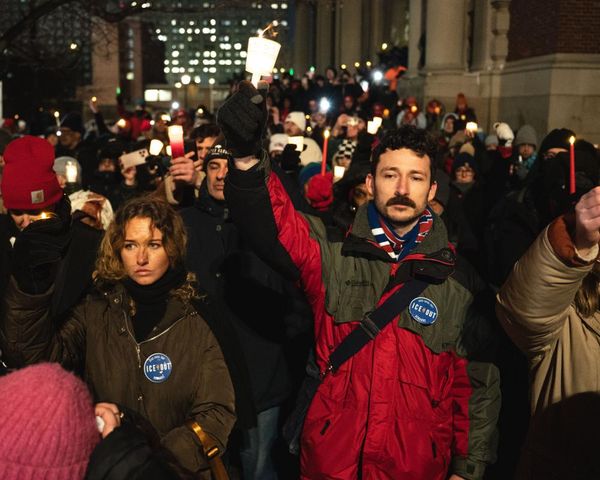 Activists call for a nationwide ‘blackout’ to protest against Trump’s violent immigration crackdown – US politics live