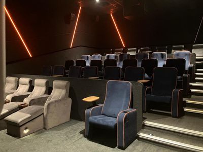 One adult for the 9.40am in Sittingbourne: a front row seat for Melania’s ominous UK opening