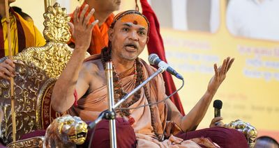 Swami Avimukteshwaranand Urges Ban on Beef, Wants Cow Declared ‘Rajya Mata’ After Magh Mela Row