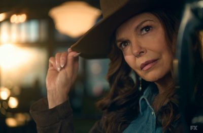 You have to watch this hat-wearing whodunnit with a perfect soundtrack