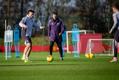 Manchester United to confirm loan deal for youngster as Michael Carrick issues new transfer update