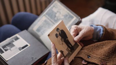 Boston couple has a surprising addition for their wedding album, a picture with the American ‘forefathers’