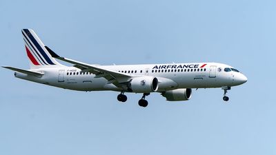 Man boards international flight with a cancelled ticket, sparks evacuation with message ‘send the US marshals’