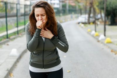So, you have a cough. Experts say this is when to see a doctor
