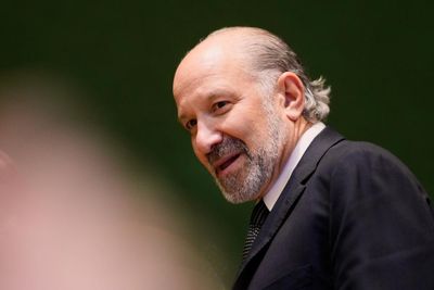 Trump commerce secretary Howard Lutnick arranged to visit Epstein island, files show