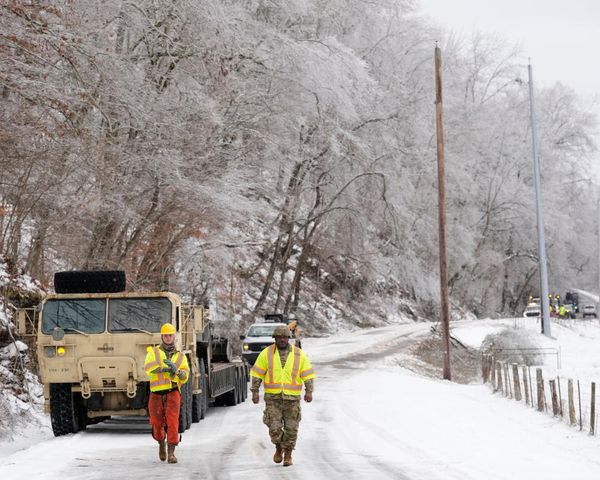 Snow and blizzards move into US east coast as 85 dead from last week’s storm