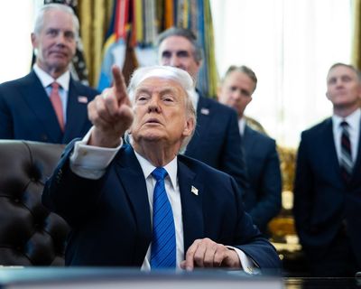 Trump wants to build 250ft Washington DC arch that dwarfs Lincoln Memorial – report