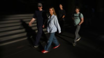 Why some economists go against the flow on RBA rate bet