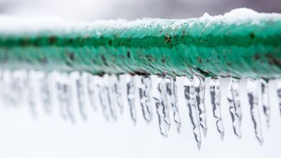 At what temperature do pipes freeze — and 7 ways to prevent it