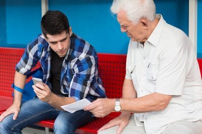 10 Things You Should NEVER Agree To When a Stranger Asks for Help