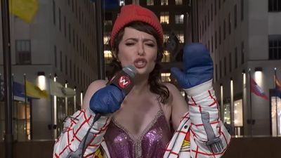 Sarah Sherman Went Off Script And Scolded The SNL Audience For Their Reaction To Her Dress