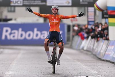 Cyclo-cross World Championships: Leonie Bentveld scores another Dutch win in the under-23 women's race