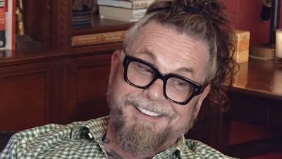 Kurt Sutter Going Scorched Earth Over TV Cancellations (Like Netflix's The Abandons) Is A Work Of Art In And Of Itself